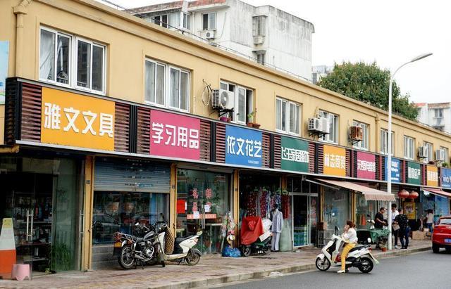 中國街頭跨街廣告牌有多野？看看這些讓人笑掉大牙的牌子名30